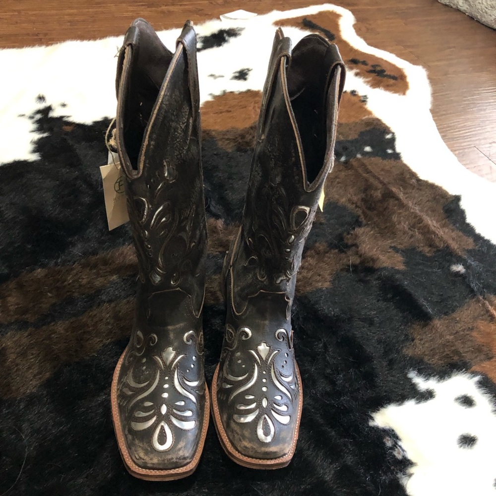 Women’s cowgirl size 11 boots
